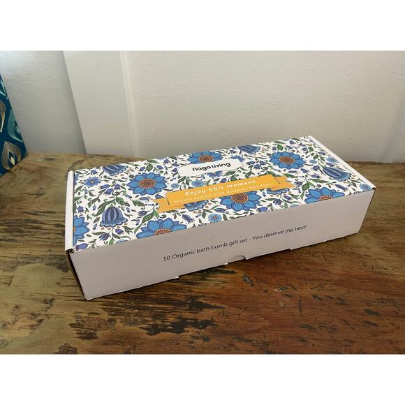 NWT Box of 10 bath bombs - Picture 1 of 2